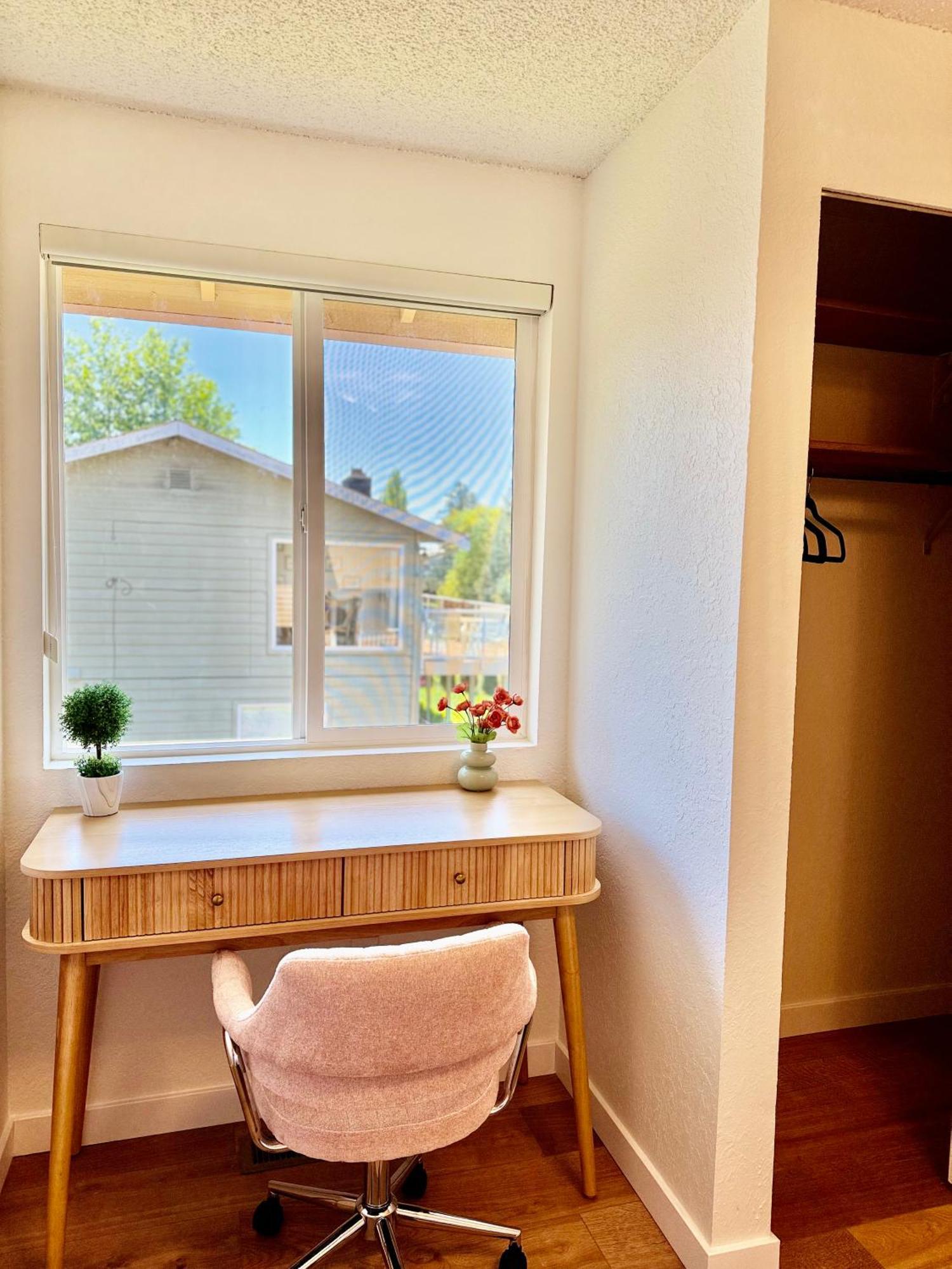 Besa Homestay Near Beach And Seatac Airport - Shared Bathroom With Max 2 Guests ديس موينس المظهر الخارجي الصورة
